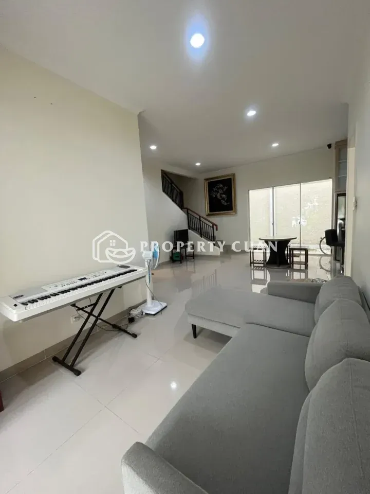 Rumah dijual di Flamingo, Gading Serpong - Ruang Tamu