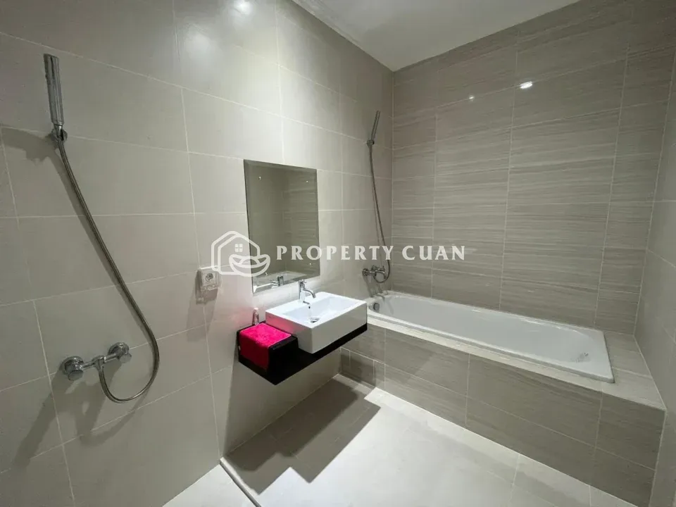 Rumah dijual di Flamingo, Gading Serpong - Kamar Mandi 3