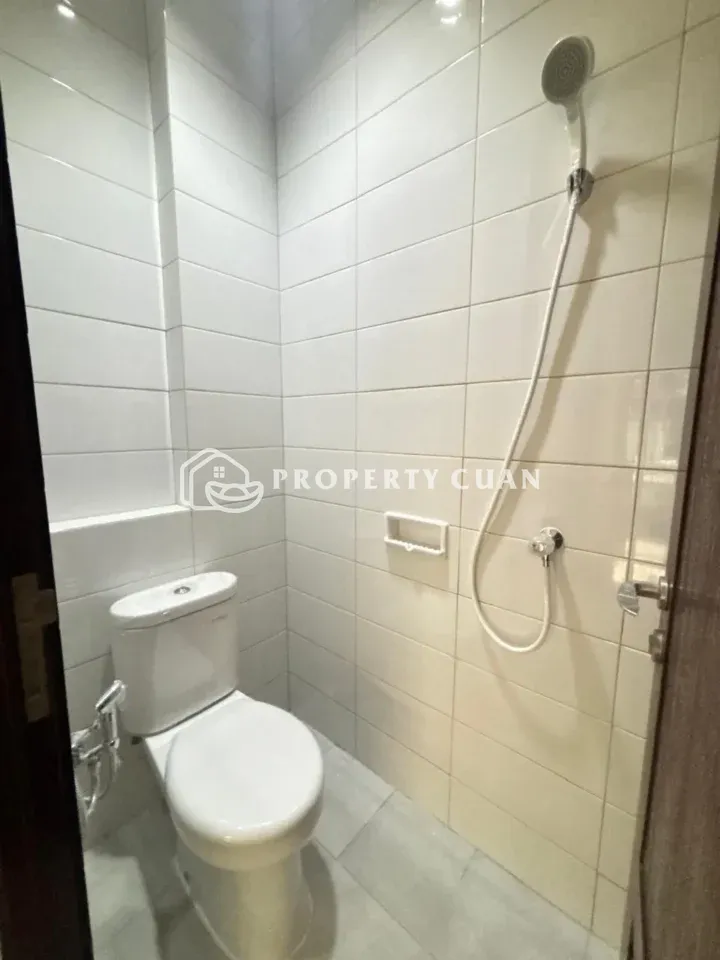 Ruko dijual di Rukan EuroAsia, PIK 2 - Kamar Mandi