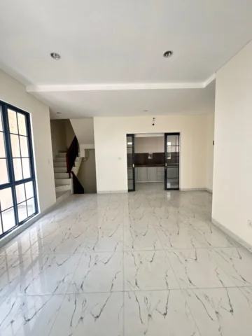 Rumah dijual di Margonite, Suvarna Sutera - Ruang Keluarga