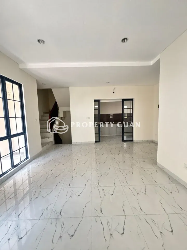 Rumah dijual di Margonite, Suvarna Sutera - Ruang Keluarga