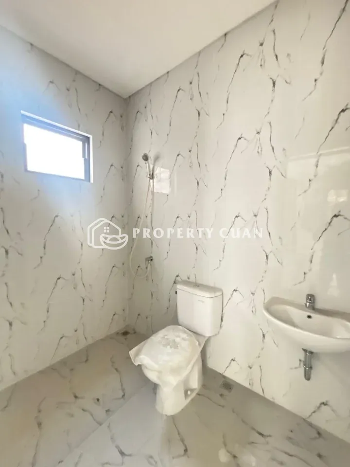 Rumah dijual di Margonite, Suvarna Sutera - Kamar Mandi 3