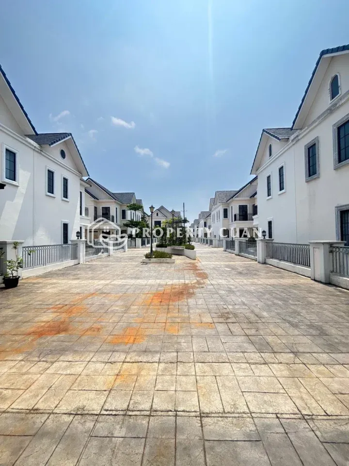 Rumah dijual di Margonite, Suvarna Sutera - Lingkungan 2