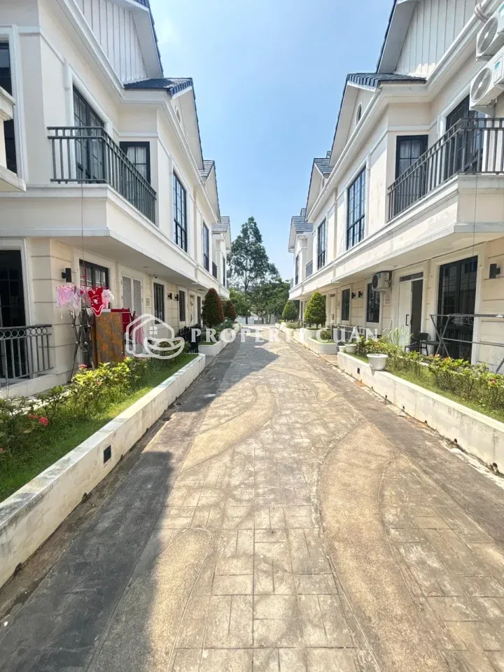 Rumah dijual di Margonite, Suvarna Sutera - Lingkungan 3
