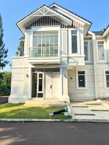 Rumah disewakan di Regalia, Suvarna Sutera - Tampak Depan 2