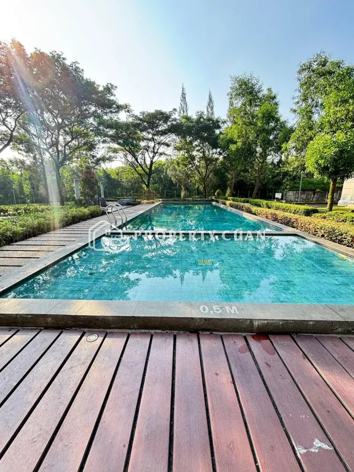 Rumah disewakan di Regalia, Suvarna Sutera - Kolam Renang