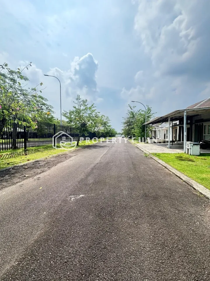 Rumah dijual di Fedora, Suvarna Sutera - Jalan Depan