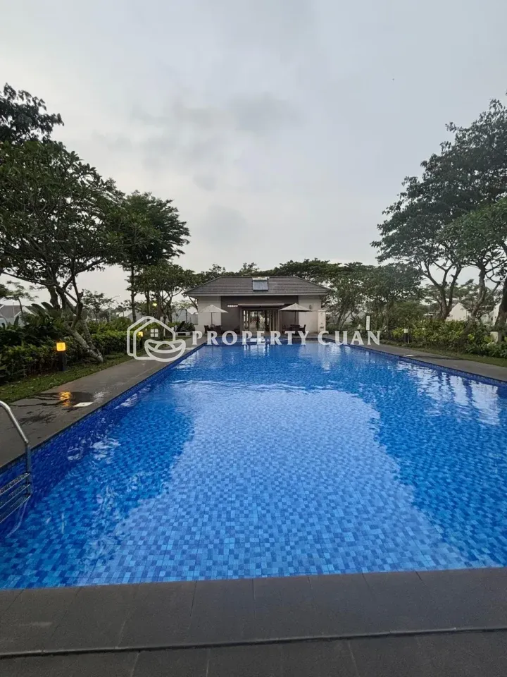 Rumah dijual di Fedora, Suvarna Sutera - Kolam Renang