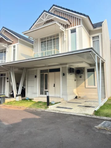 Rumah disewakan di Regalia, Suvarna Sutera - Tampak Depan 2