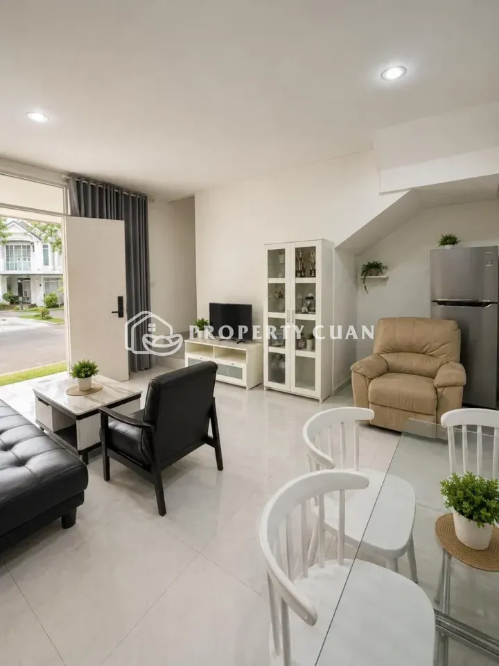 Rumah disewakan di Regalia, Suvarna Sutera - Ruang Keluarga