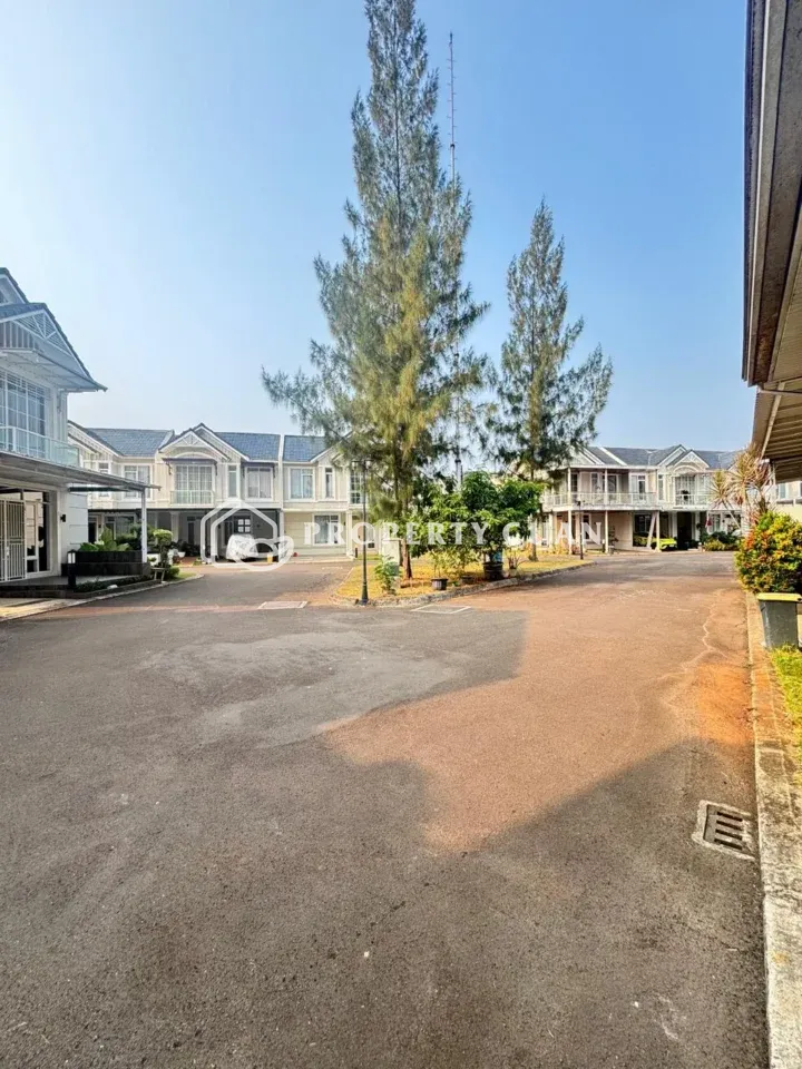 Rumah disewakan di Regalia, Suvarna Sutera - Lingkungan
