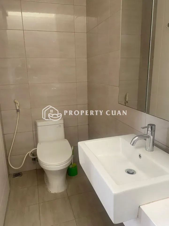 Ruko disewakan di Sutera Leora, Alam Sutera - Kamar Mandi
