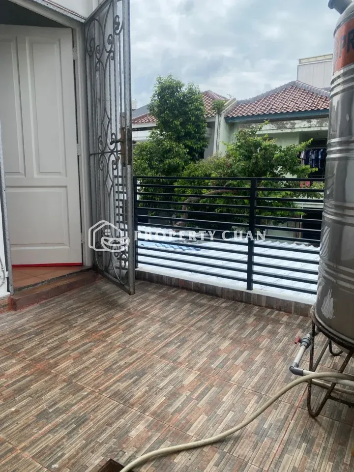 Rumah dijual di Permata Puri Media, Puri - Balkon