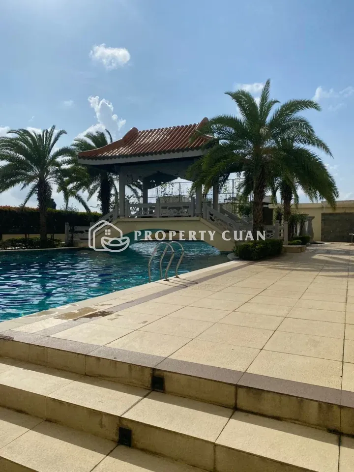 Apartemen dijual di Lucky, Pinangsia - Kolam Renang