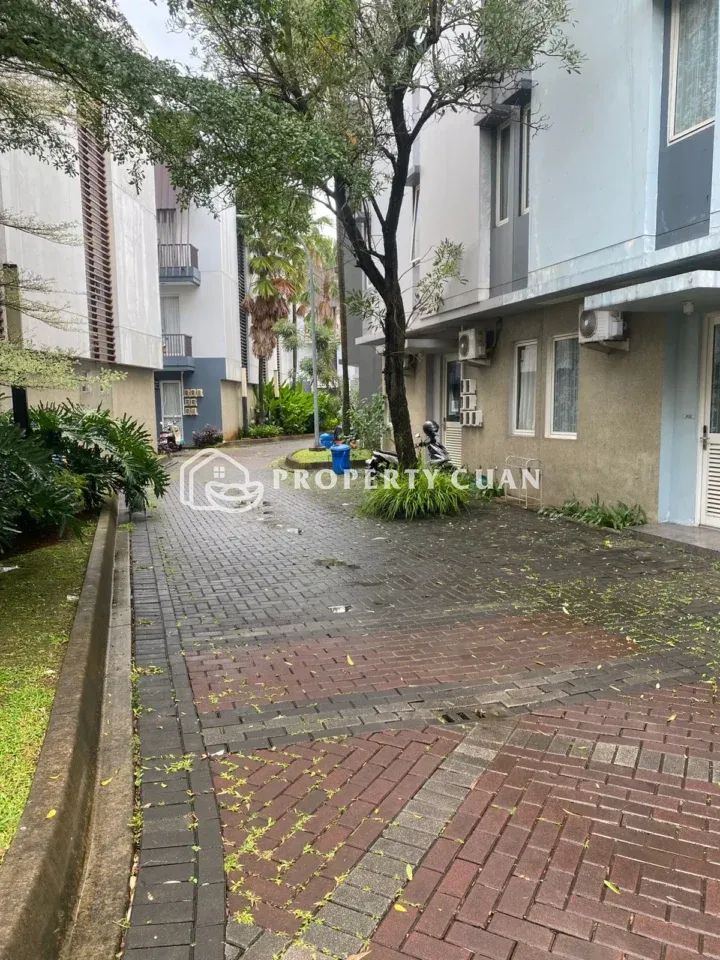 Kost dijual di Rumah Kost Piazza The Mozia, BSD - Jalan Depan