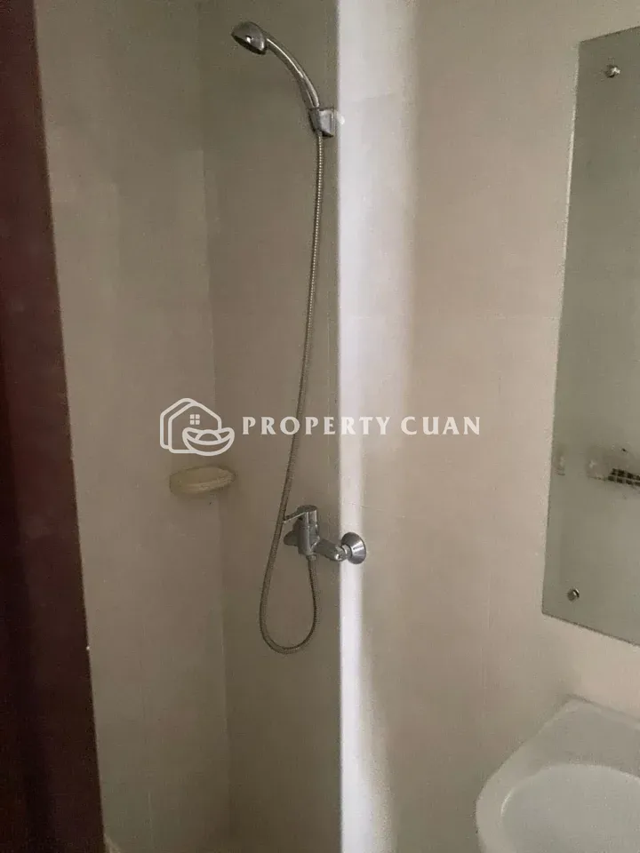 Kost dijual di Rumah Kost Piazza The Mozia, BSD - Kamar Mandi