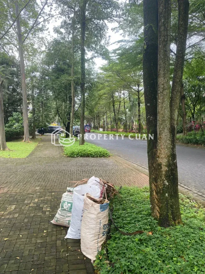 Rumah disewakan di De Maja, BSD - Jalan Depan