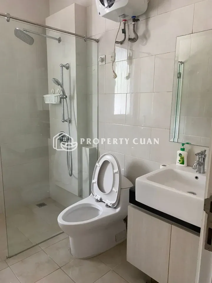 Rumah disewakan di De Maja, BSD - Kamar Mandi 2