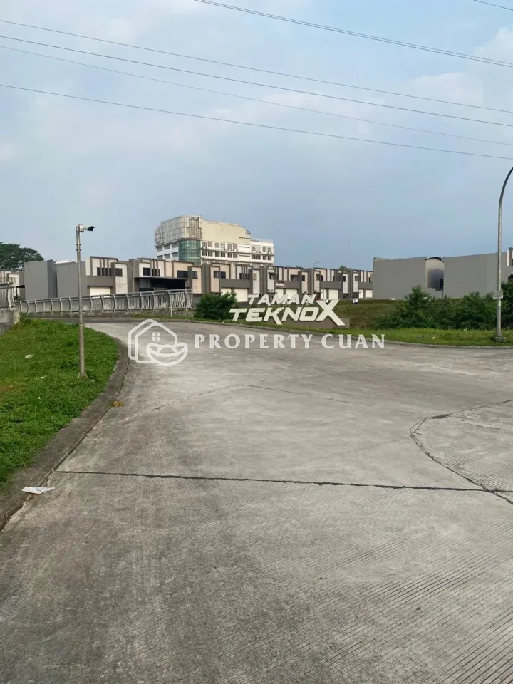 Gudang disewakan di Taman Tekno, BSD - Jalan Depan