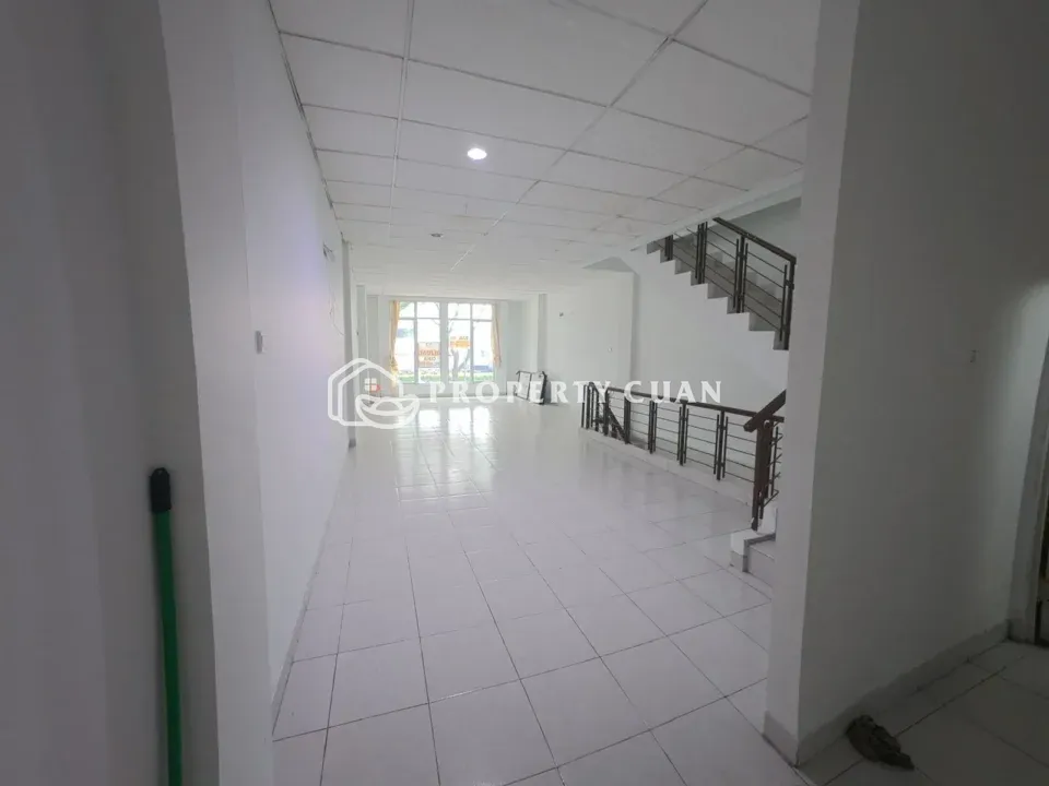 Ruko dijual di Ruko Tol Boulevard, BSD - Tangga