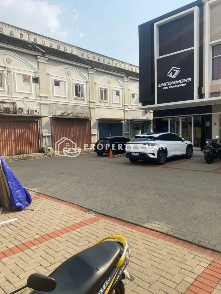 Ruko dijual di Vienna Grande, Gading Serpong - Tampak Depan