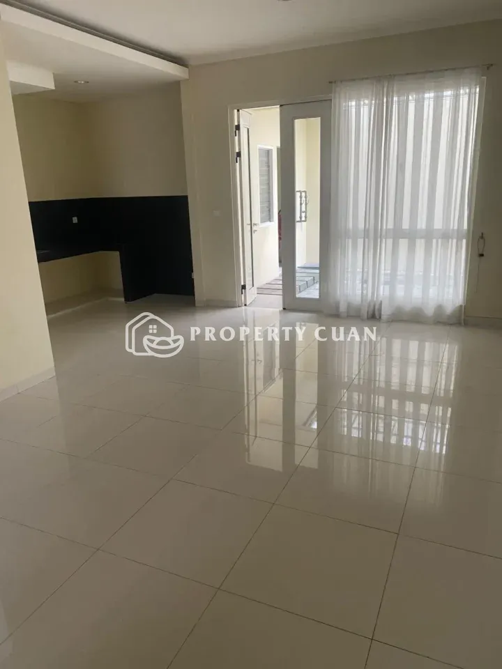 Ruko dijual di Vienna Grande, Gading Serpong - Ruang Keluarga