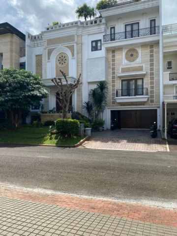 Rumah Dijual di Phg Crown Golf, Gading Serpong — 4 KT, LT 504 m²