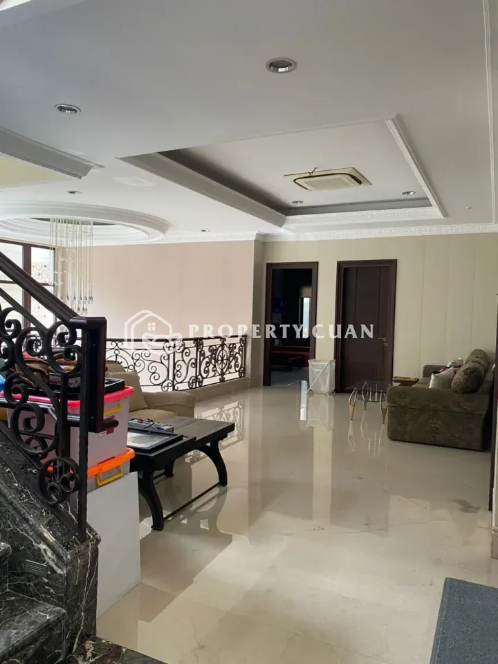 Rumah dijual di Phg Crown Golf, Gading Serpong - Ruang Keluarga 2