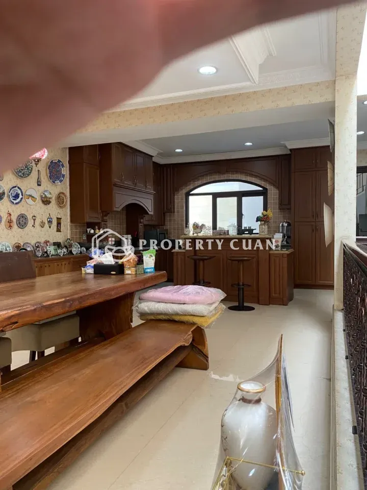 Rumah dijual di Phg Crown Golf, Gading Serpong - Dapur 2