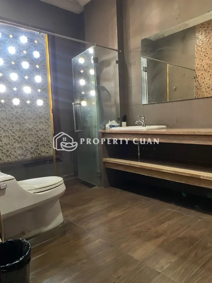 Rumah dijual di Phg Crown Golf, Gading Serpong - Kamar Mandi 2