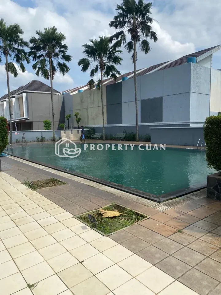 Rumah dijual di Arcadia Village, Gading Serpong - Kolam Renang
