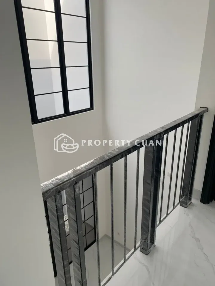 Rumah dijual di Villa Pasir Putih, PIK 2 - Tangga 3