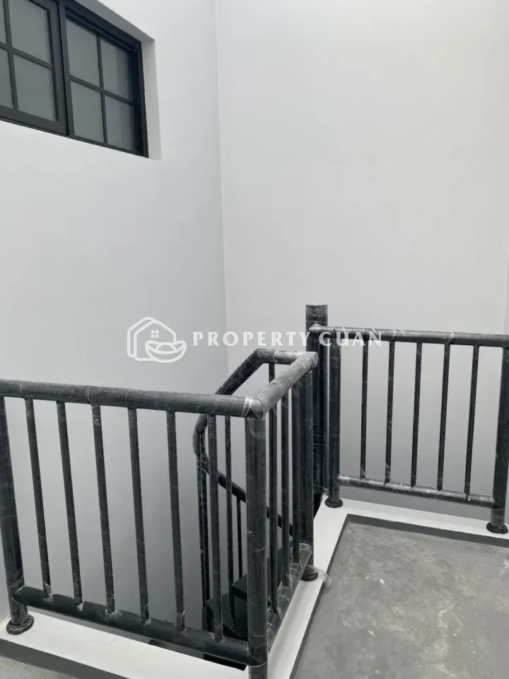 Rumah dijual di Villa Pasir Putih, PIK 2 - Balkon