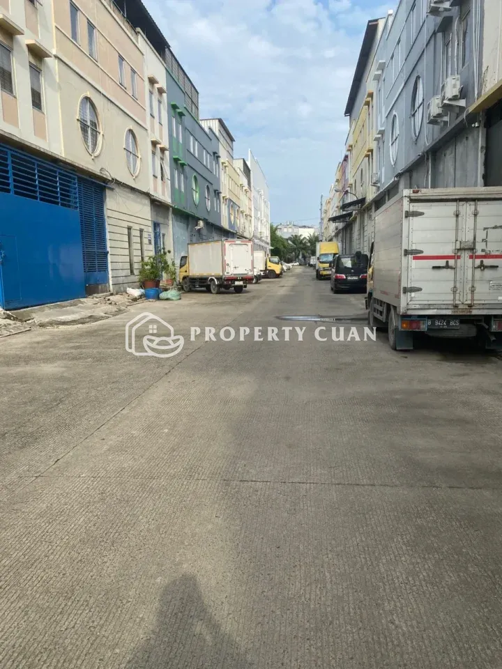 Gudang dijual di Elang Laut, PIK 2 - Jalan Depan 3