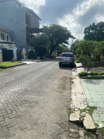 Rumah dijual di Camar Elok, PIK - Jalan Depan