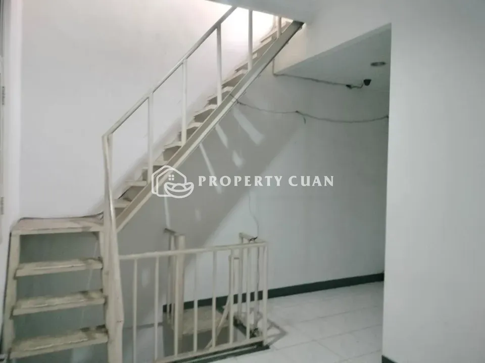 Rumah dijual di Camar Elok, PIK - Tangga
