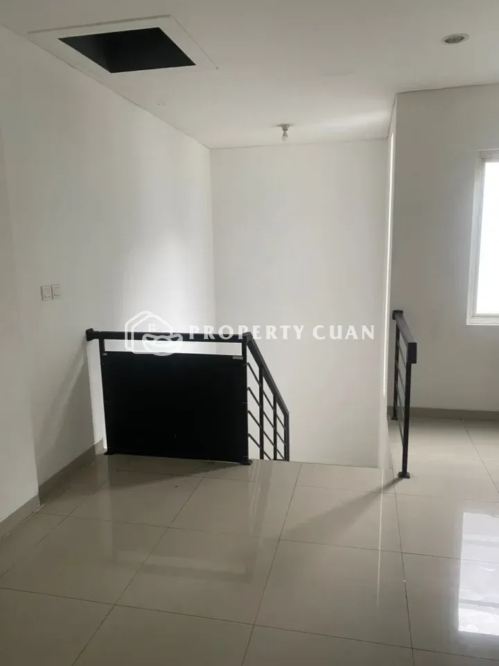 Ruko dijual di Ayodhya Square, Tangerang - Tangga