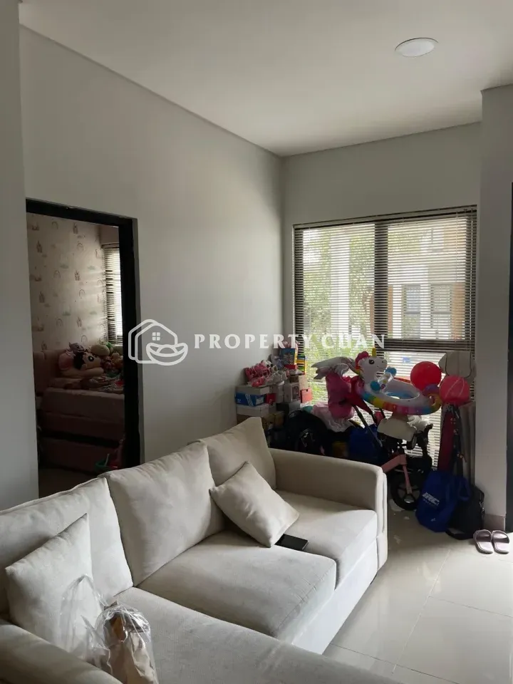Rumah dijual di The Northbend, Karang Tengah - Ruang Keluarga 2