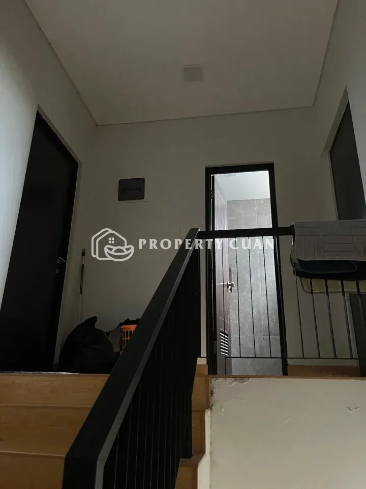 Rumah dijual di The Northbend, Karang Tengah - Tangga 2