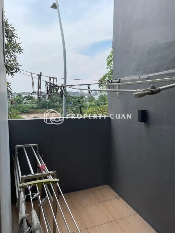 Rumah dijual di The Northbend, Karang Tengah - Balkon