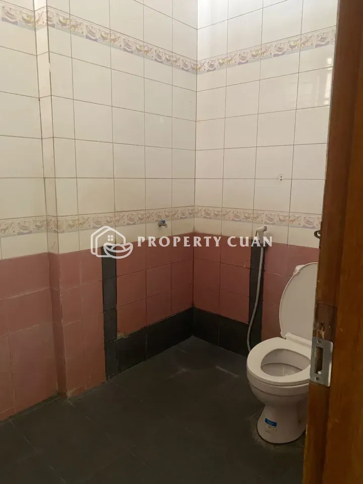 Kavling Komersial dijual di Serang - Kamar Mandi