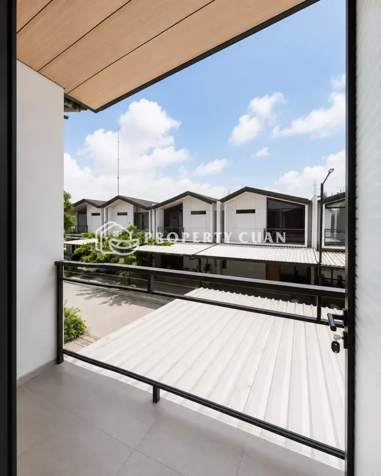 Rumah dijual di Cendana Parc 2, Karawaci - Balkon